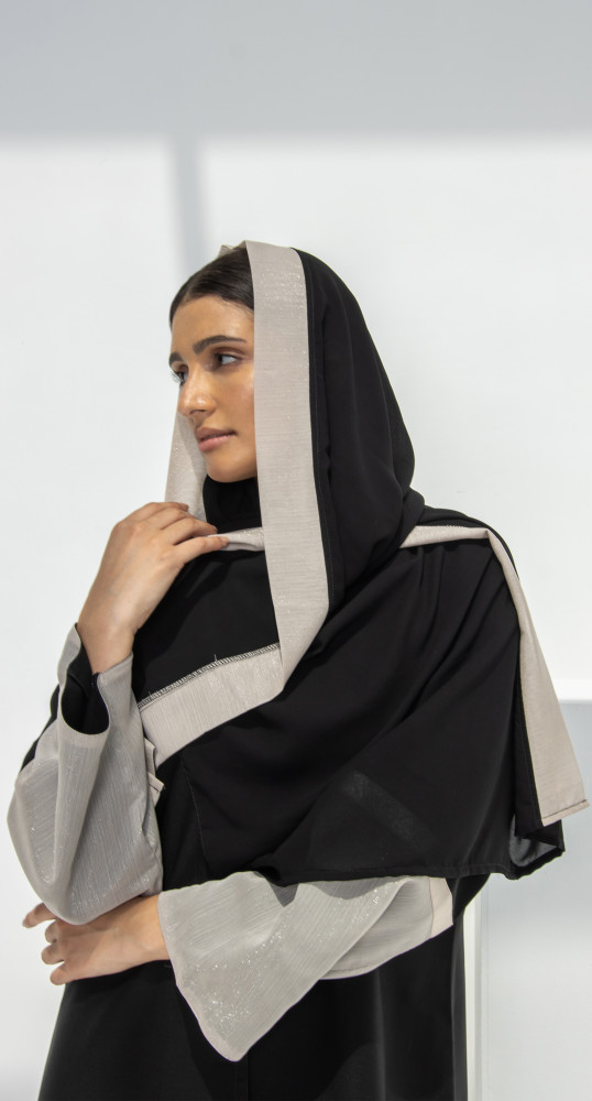 عباية سوداء نصف كلوش سكري لامع