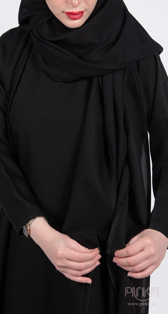 عباية بـ فستان أسود