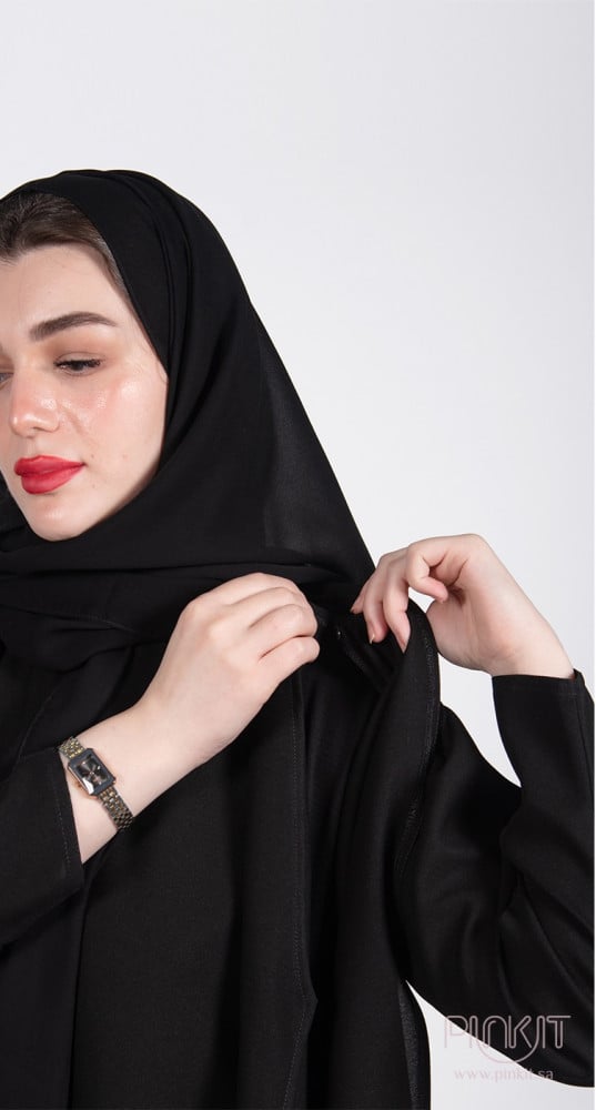 عباية بـ فستان أسود