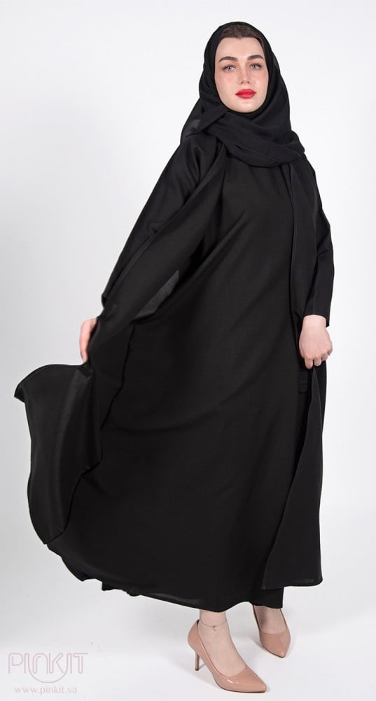 عباية بـ فستان أسود