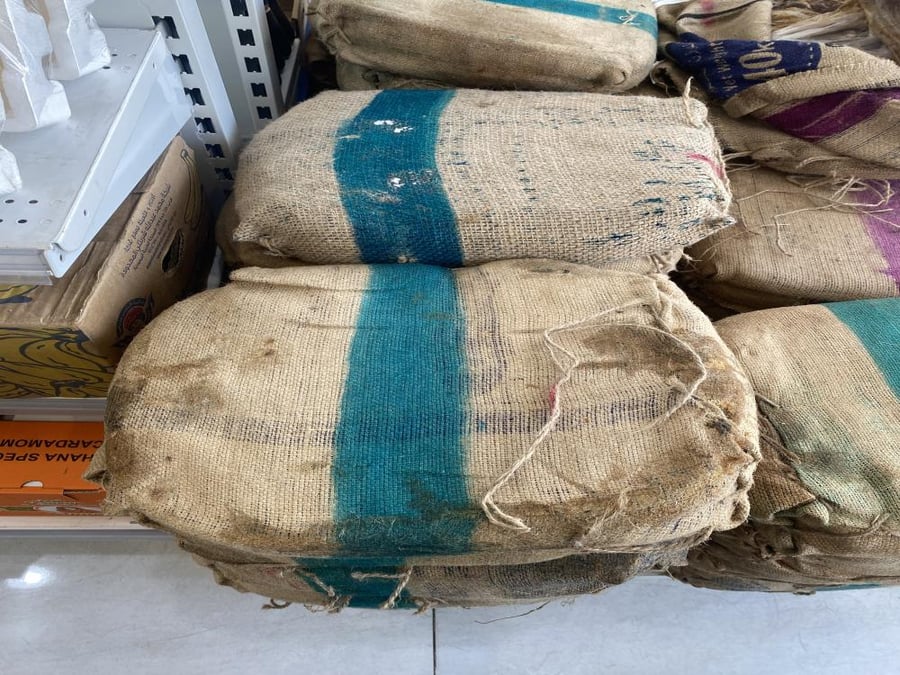 Al-Ahsa dates, a small (or regular) bag