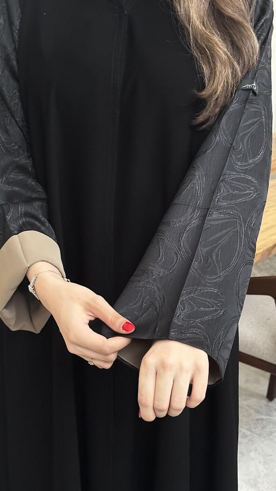 عباية لارا