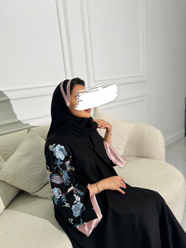 عباية بأكمام تطريز