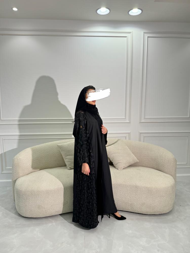 عباية تفتة بجوانب تطريز لمعة