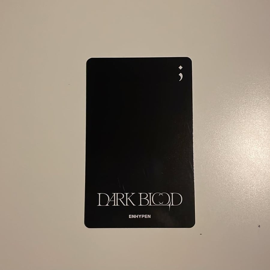 فوتوكارد جونغوون اصلي من البوم Dark blood weverse ver
