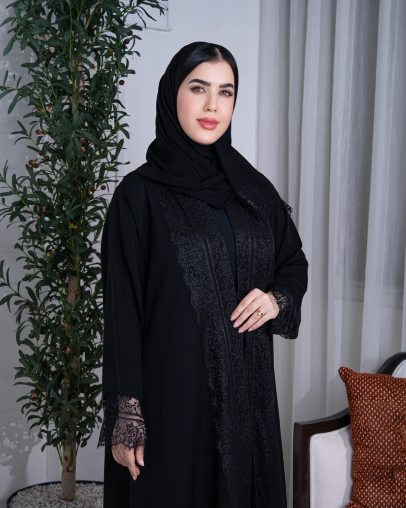 عباية سراميك نص كلوش بياقة دانتيل وربطة أمامية