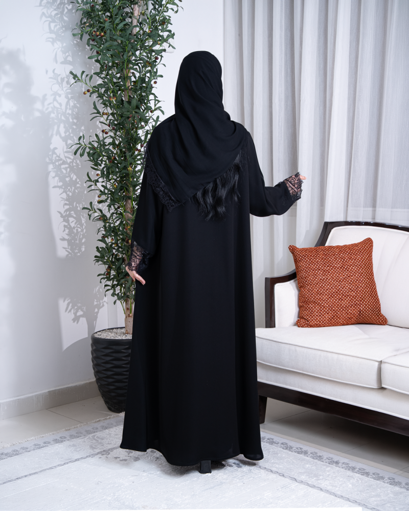 عباية سراميك نص كلوش بياقة دانتيل وربطة أمامية