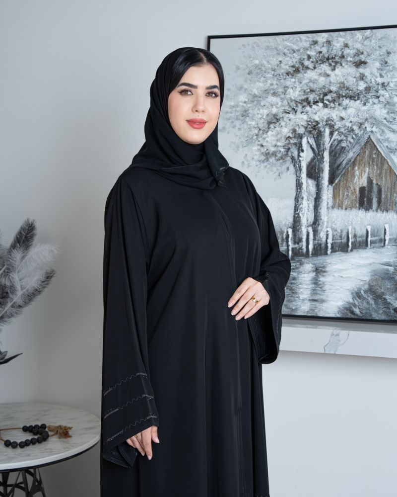 عباية نص كلوش بتطريز حباكة – أسود ورصاصي