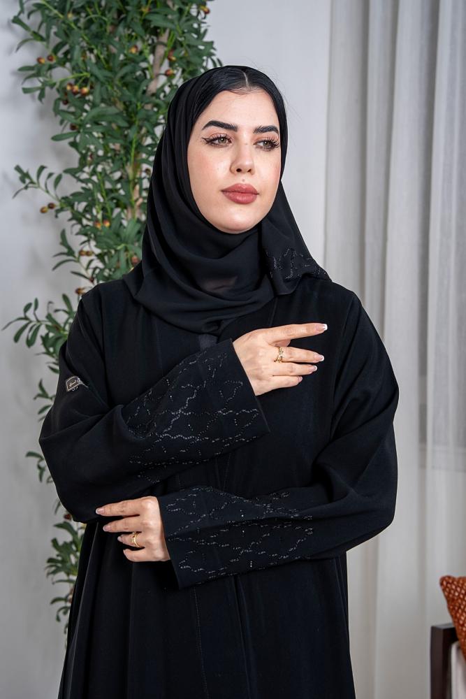 عباية نص كلوش_ تطريز كرستال فاخر