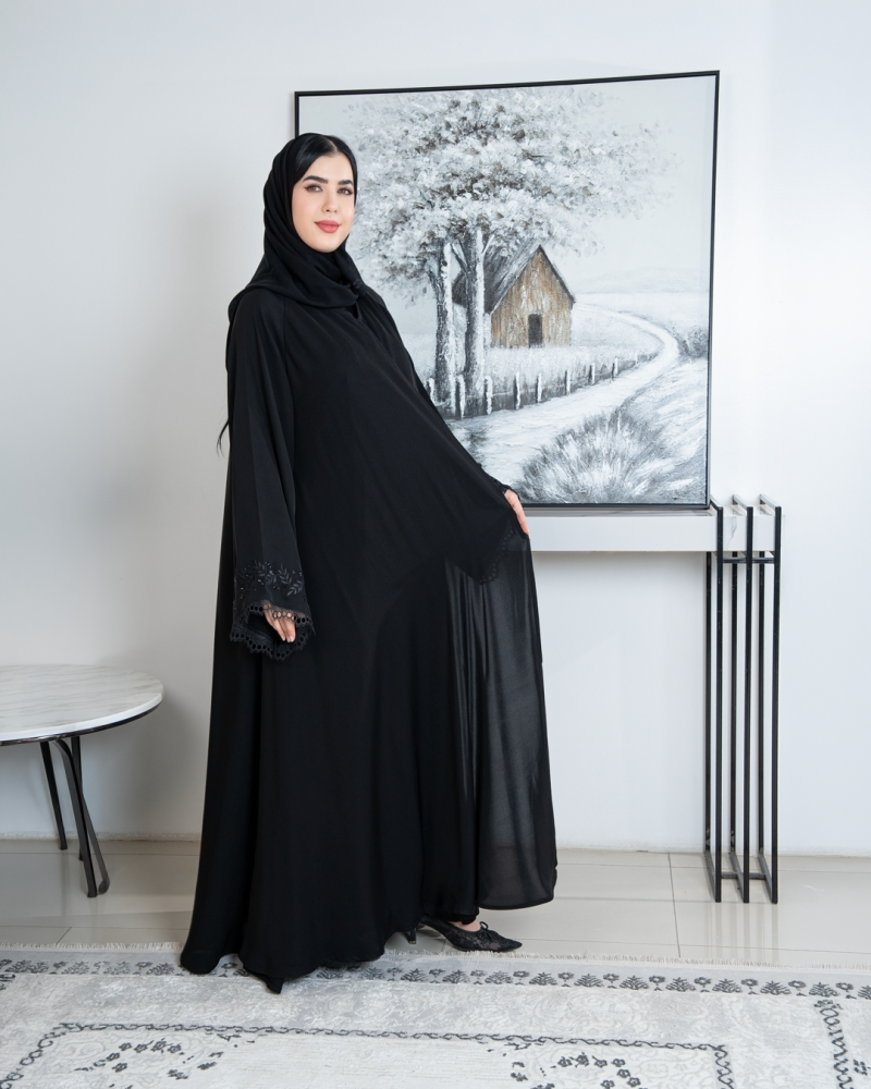 عباية دبل كلوش بتطريز ودانتيل – قماش إنترنت