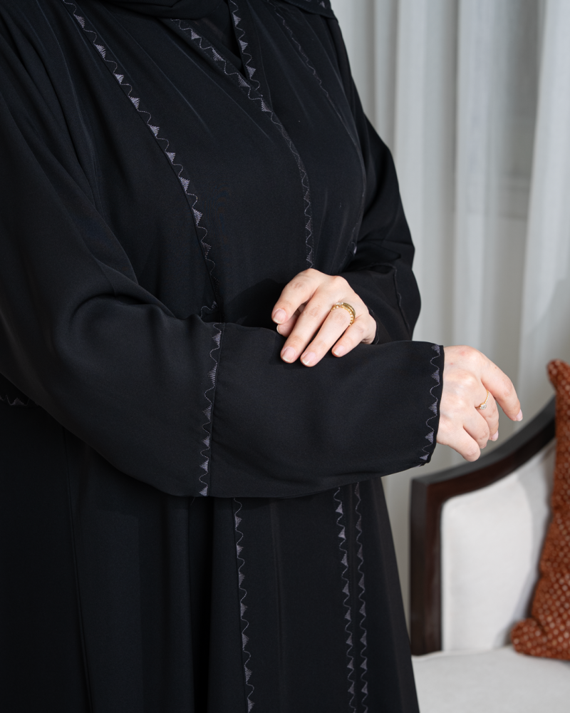 عباية لف نص كلوش بتطريز حباكة – قماش إنترنت