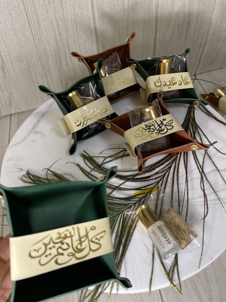ميني سكوير بحزام جلدي مع تعبئة مع اضافة اسماء متنوعة