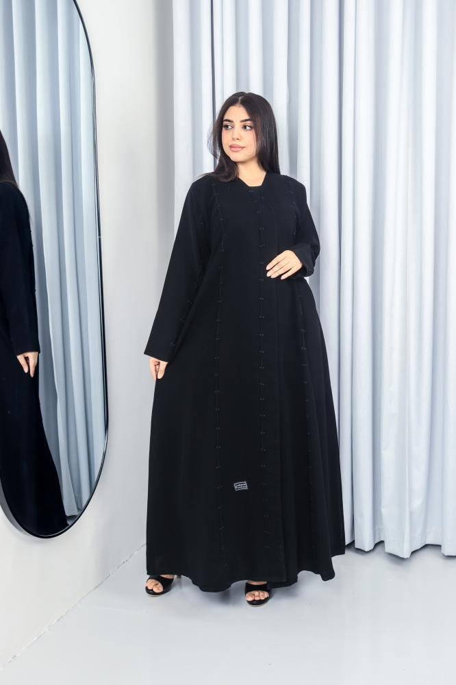 عباية كريب ملكي سوداء دردوز حبيبات بتفاصيل تطريز وبرم أنيق