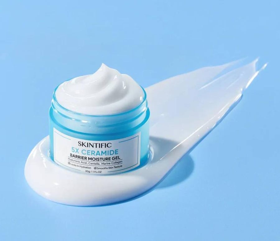 جل SKINTIFIC 5X Ceramide Barrier Moisture Gel مع كريم أبيض أمامه