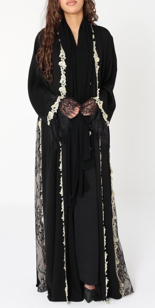 عباية سوسن