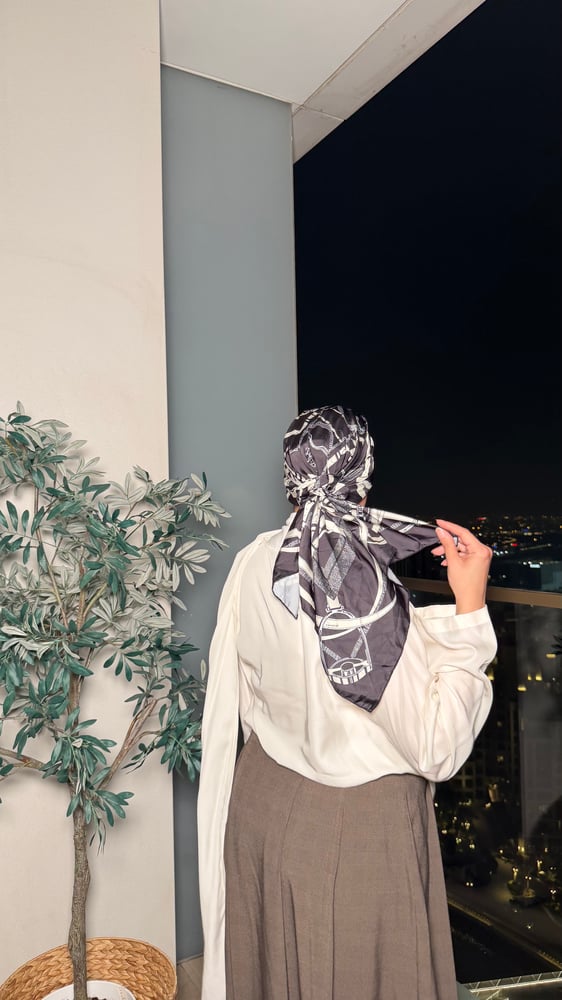 ميني تاي سلاسل ابيض واسود