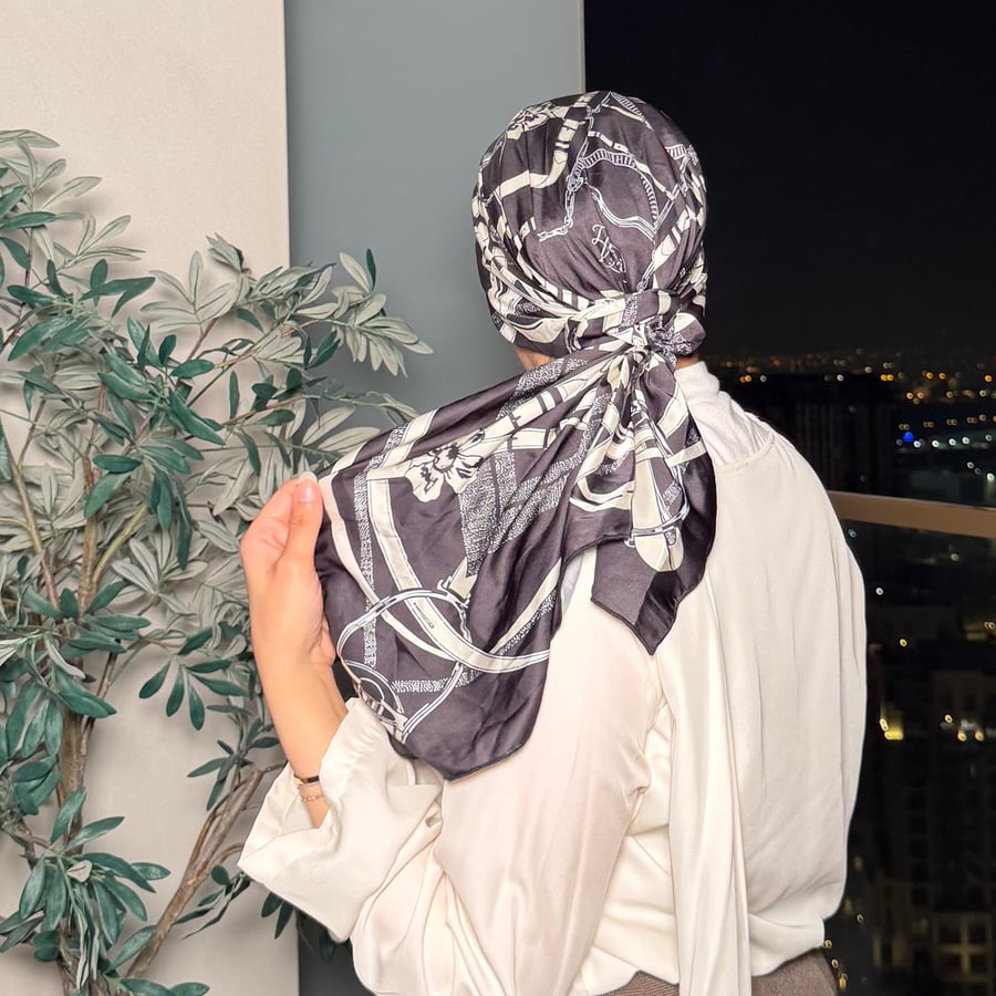 ميني تاي سلاسل ابيض واسود