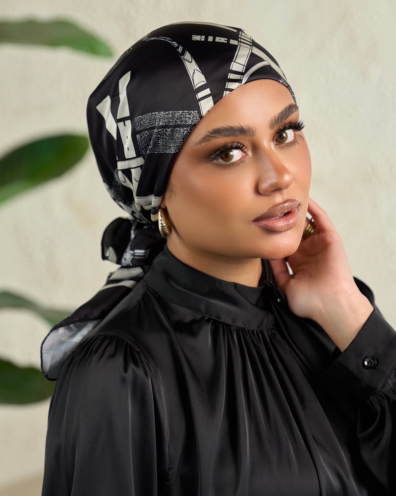 ميني تاي سلاسل ابيض واسود