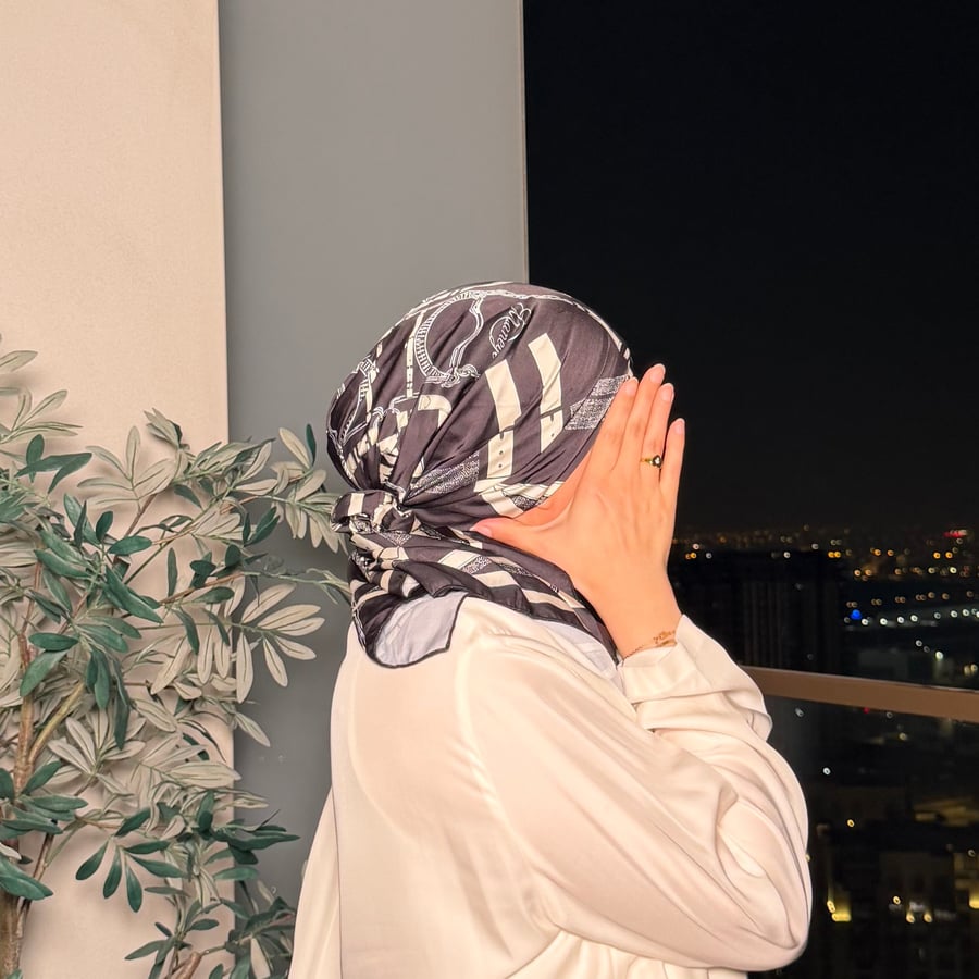 ميني تاي سلاسل ابيض واسود