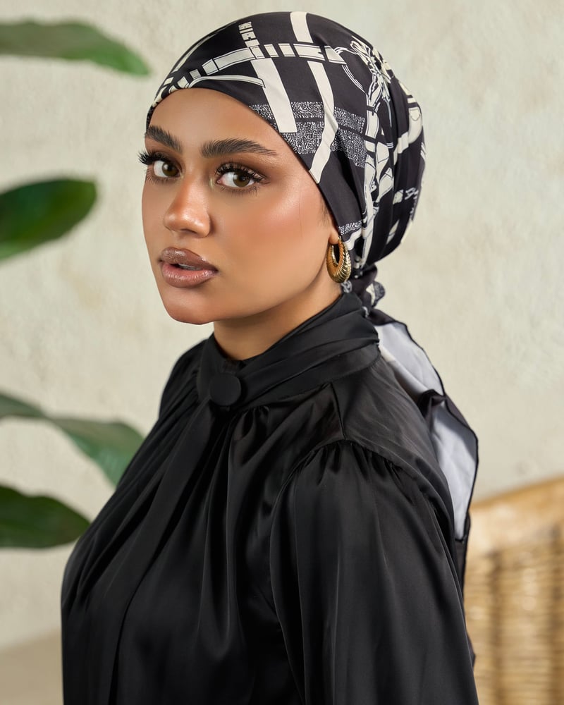 ميني تاي سلاسل ابيض واسود