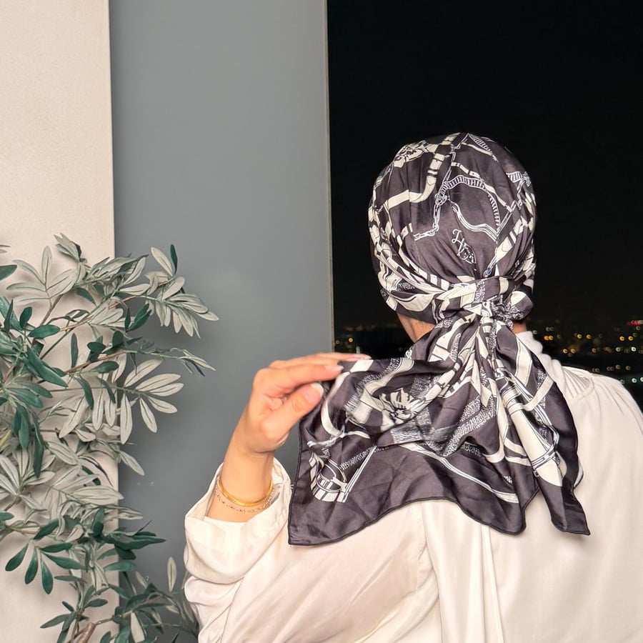 ميني تاي سلاسل ابيض واسود