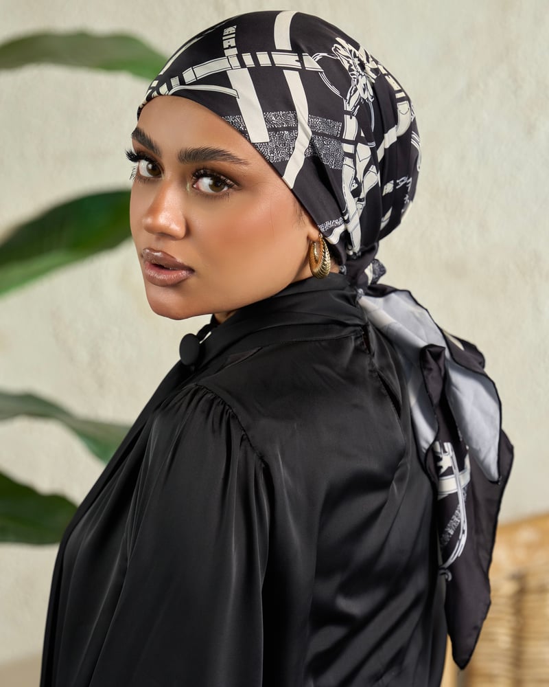 ميني تاي سلاسل ابيض واسود