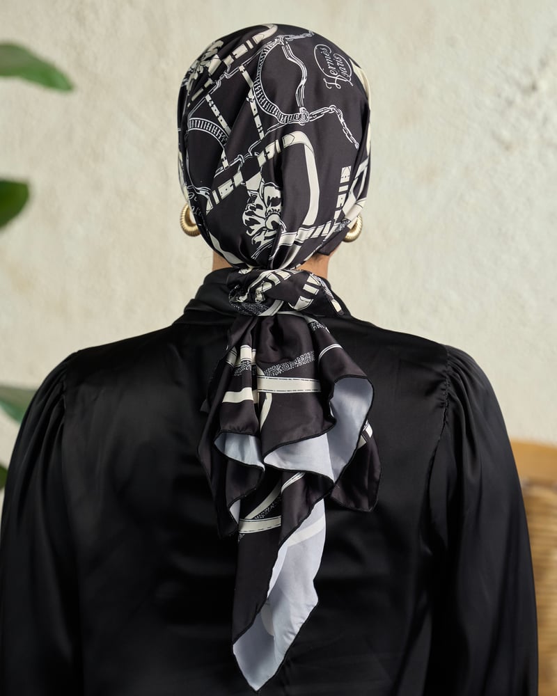 ميني تاي سلاسل ابيض واسود