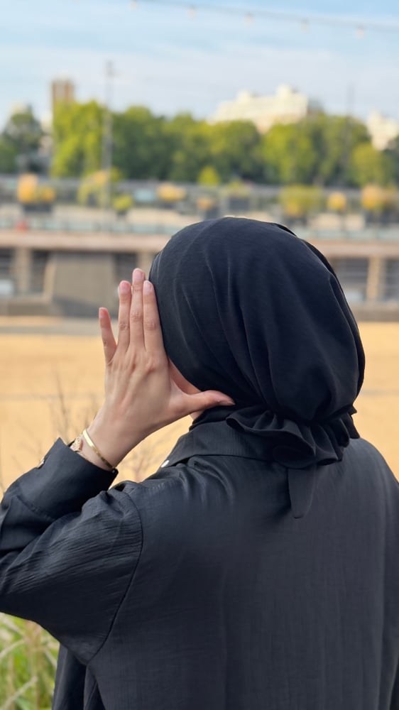توربان اسود بحبل من الخلف للتحكم بالمقاس