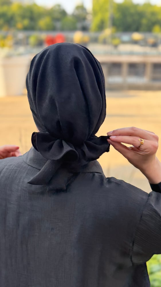 توربان اسود بحبل من الخلف للتحكم بالمقاس