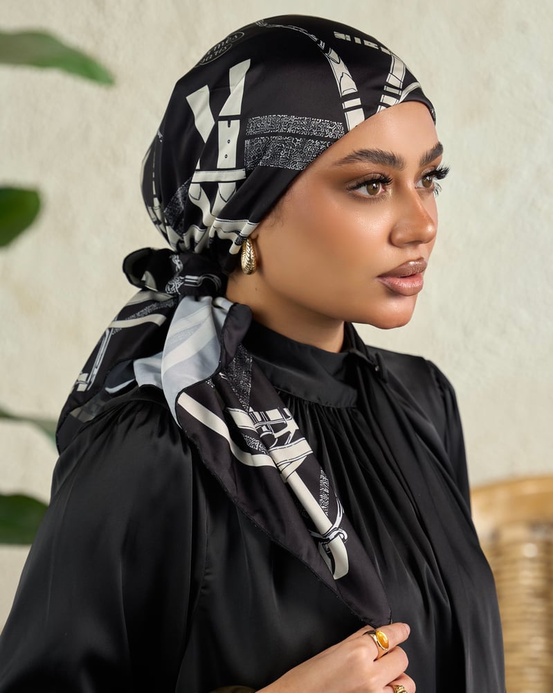 ميني تاي سلاسل ابيض واسود