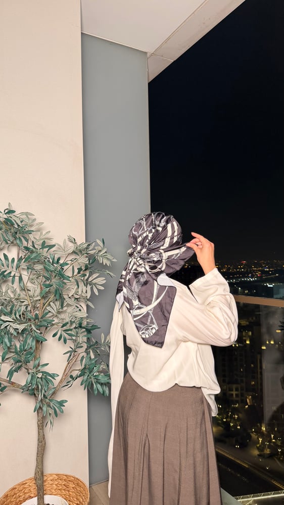 ميني تاي سلاسل ابيض واسود