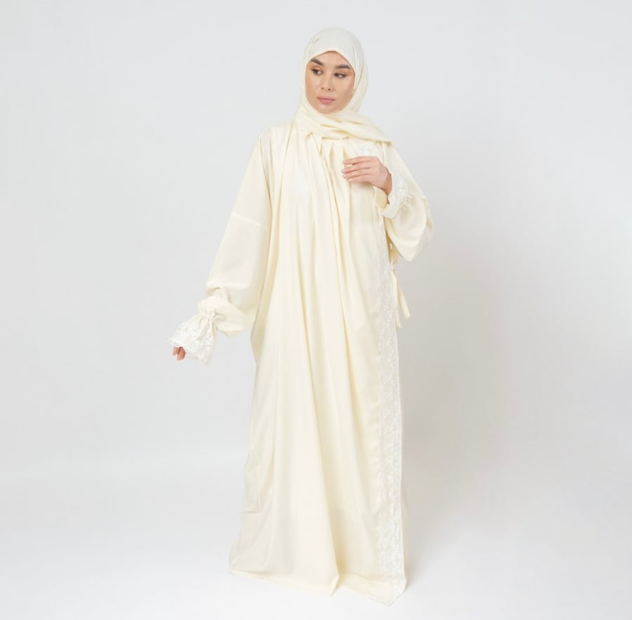 Living box on white prayer