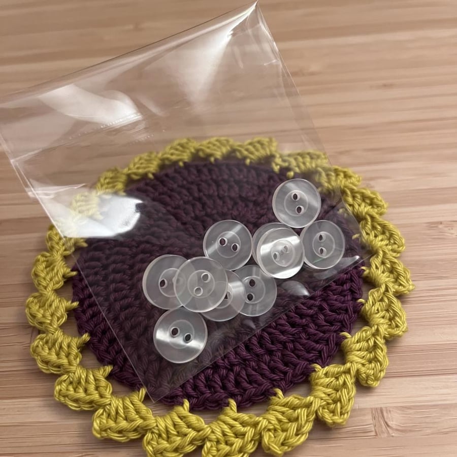 Semi-transparent button (1.4 cm)
