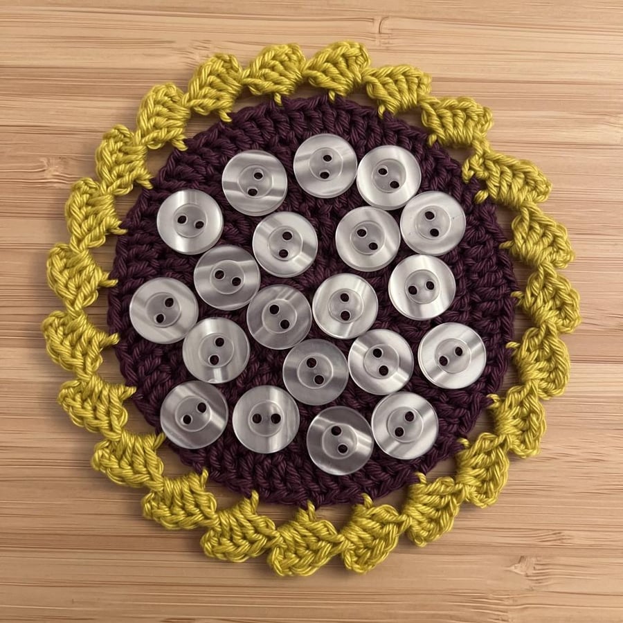 Semi-transparent button (1.4 cm)