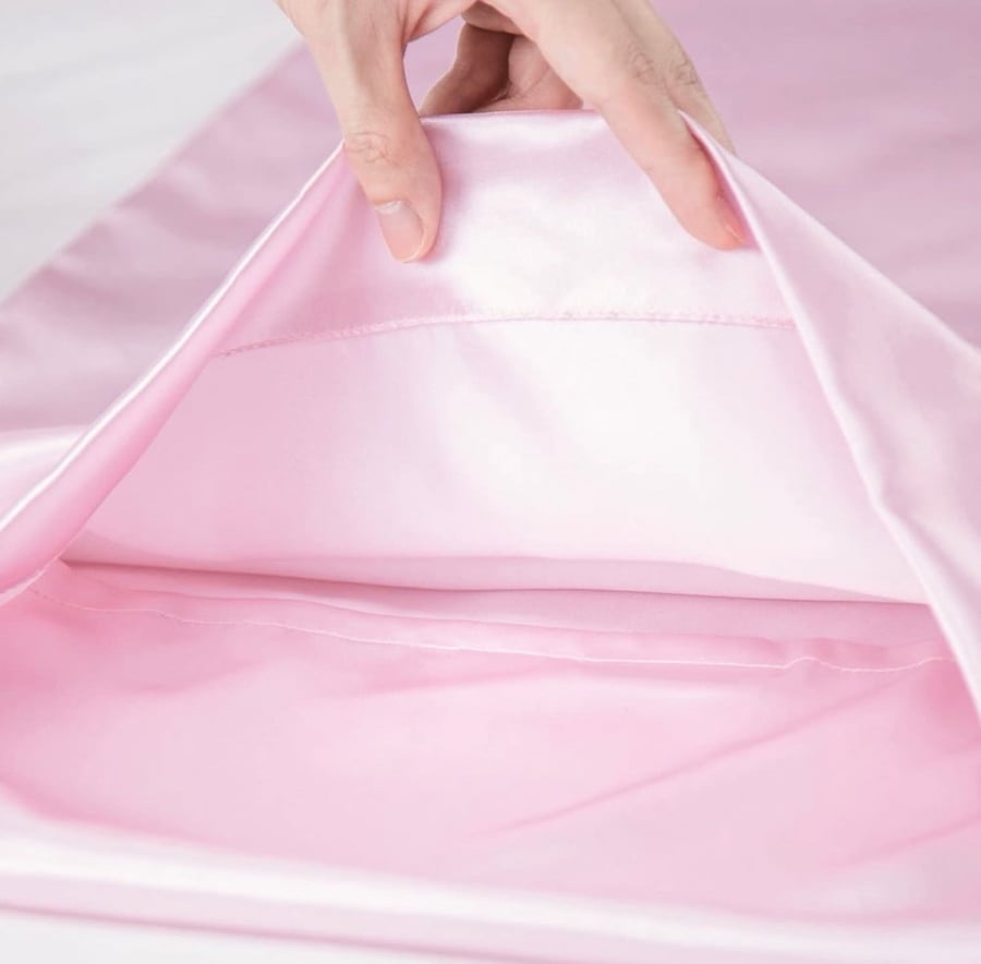 Pillow cover made of soft satin (piece)