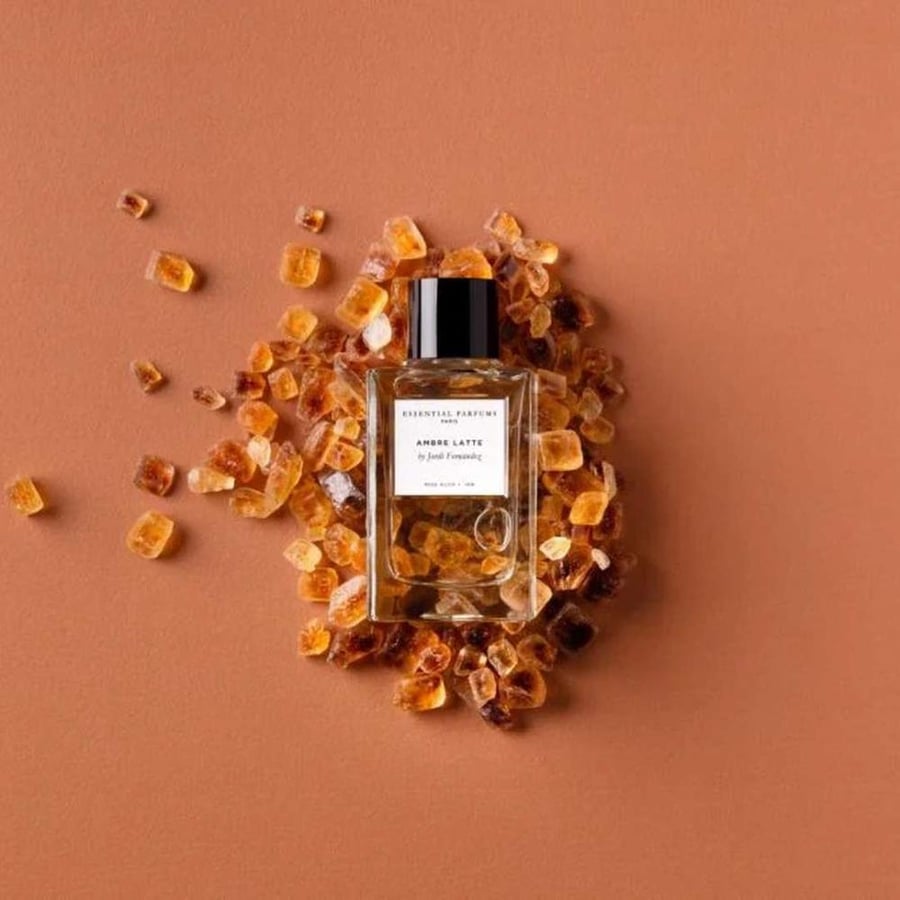 تفاصيل عطر اسنشيال بارفيومز امبر لاتيه - أحدث إصدارات 2026