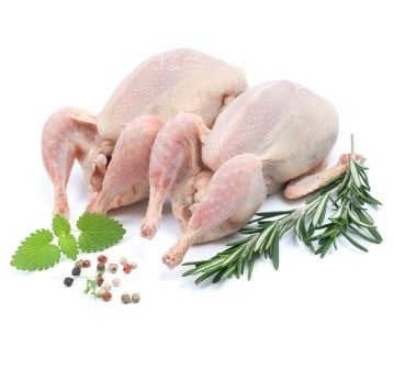 A pair of frozen French broiler pigeons weighing 650g