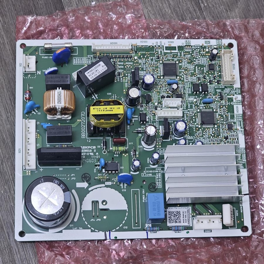 لوحة التحكم الرئيسية لثلاجة هيتاشي اصلي تايلندي   ( R-V805PS1KV )