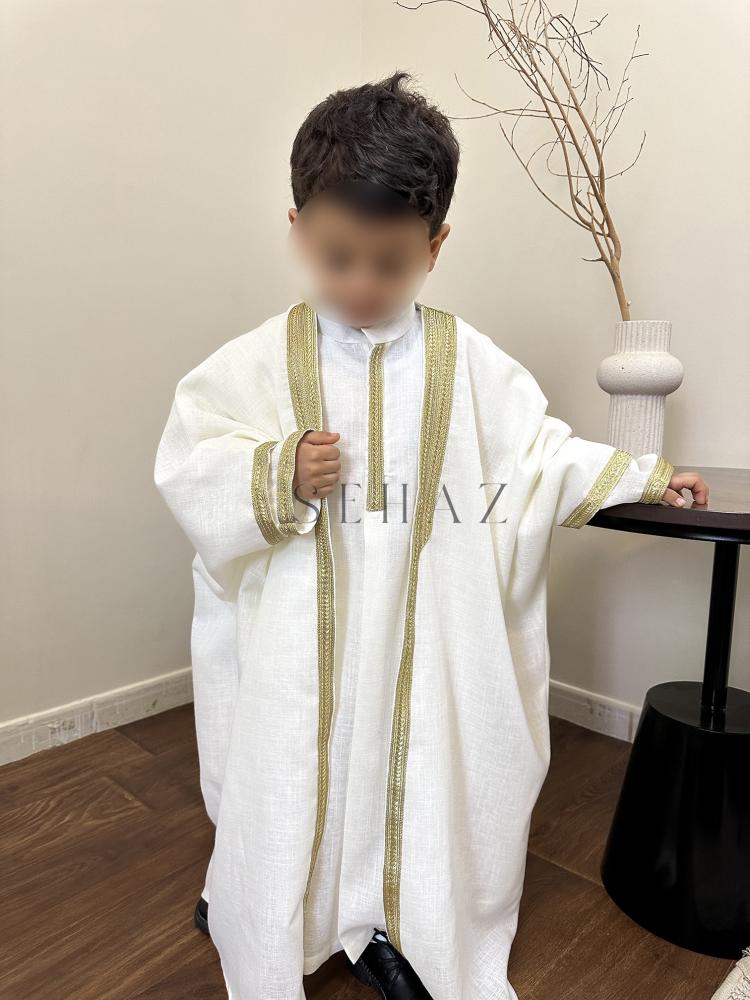 دقلة اطفال ملكية فاخرة جدااا لون أوف وابت مع تطريزات ذهبية متوافر من عمر 3 شهور الي عمر 14 سنة مع امكانية كتابة الاسم