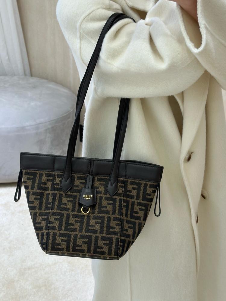 حقيبة فندي 15cm