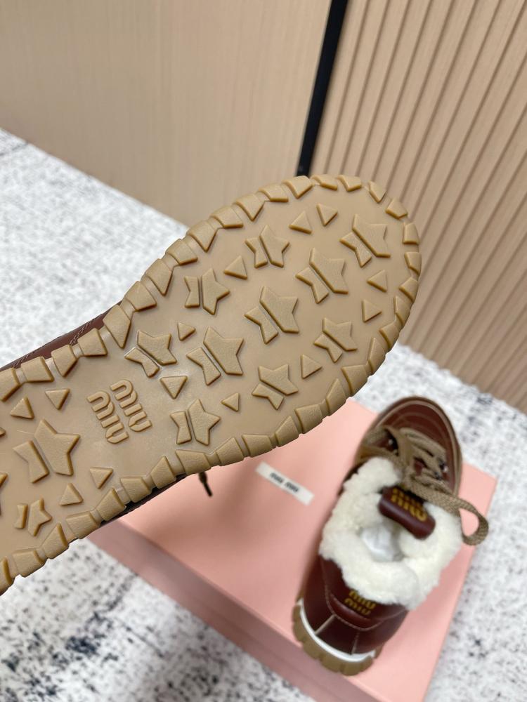 حذاء ميو ميو