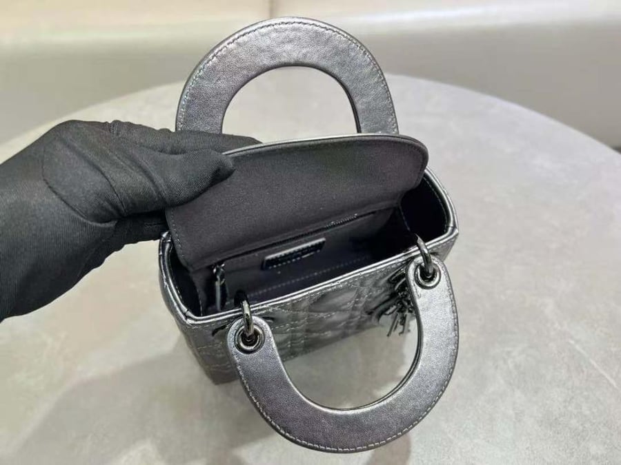 حقيبة ليدي ديور