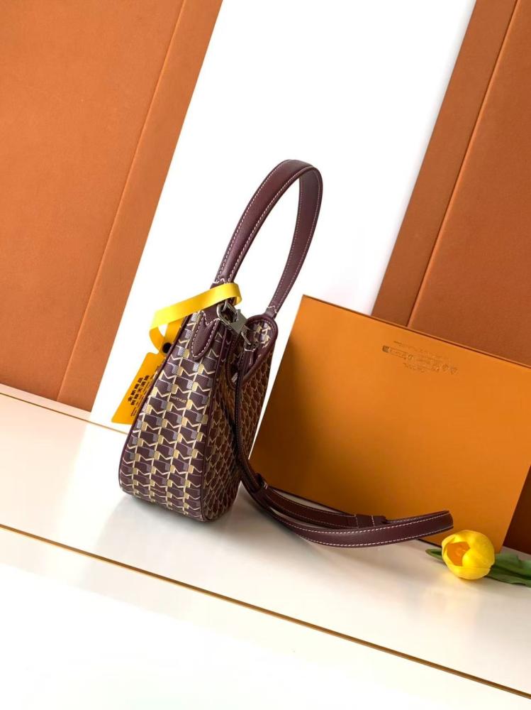 حقيبة Moynat