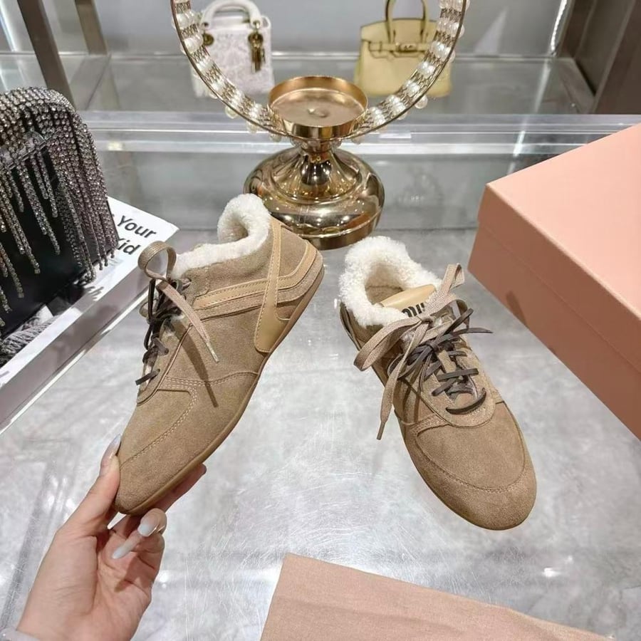 حذاء ميو ميو