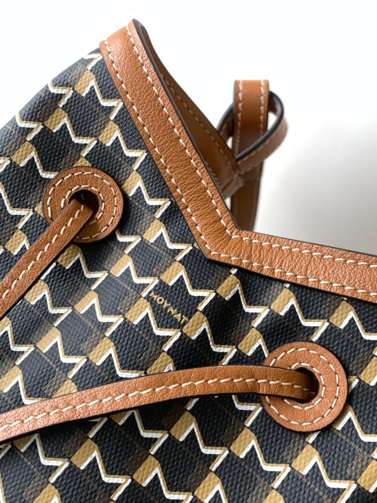 حقيبة Moynat