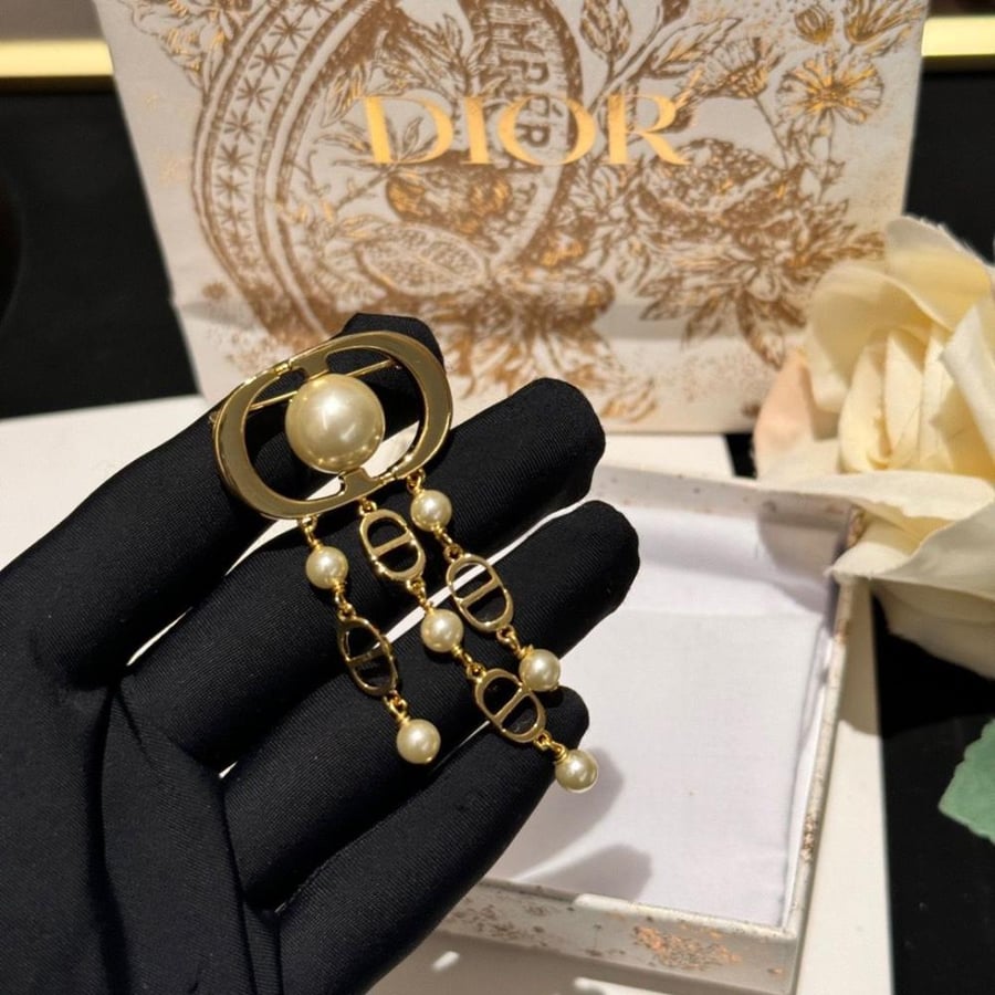 Dior brooch