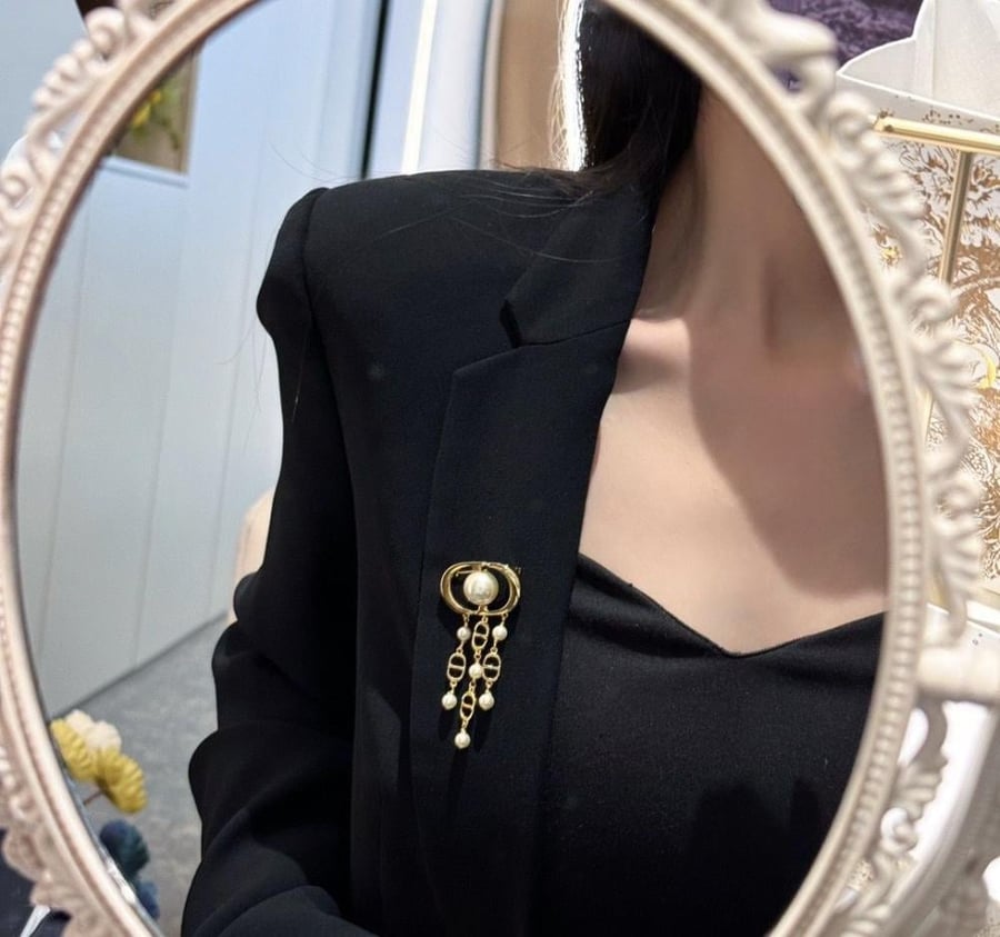 Dior brooch