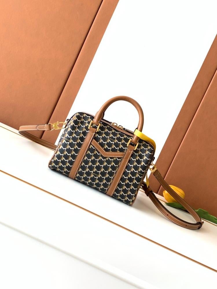 حقيبة Moynat