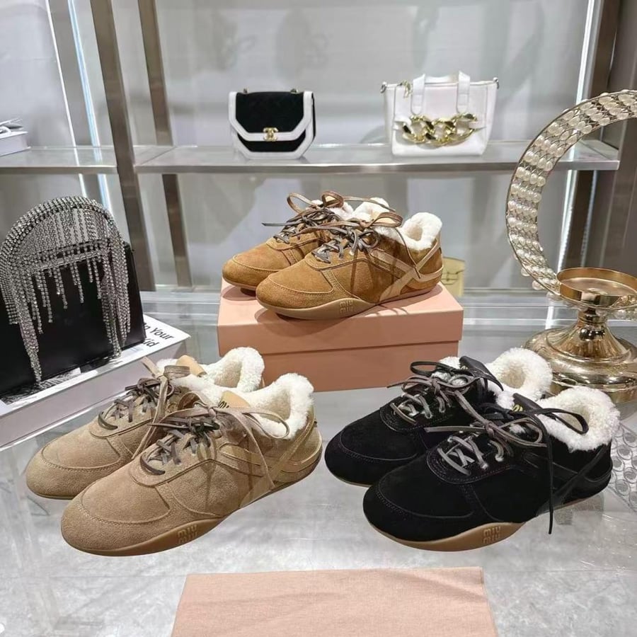 حذاء ميو ميو