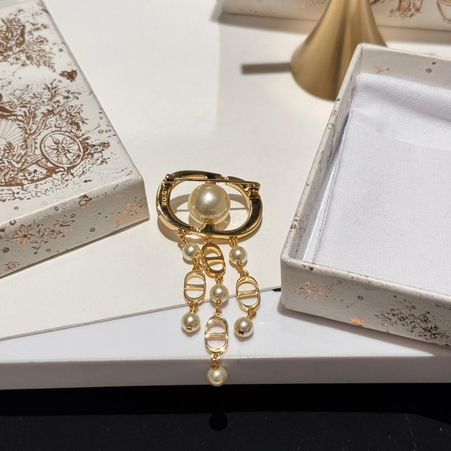 Dior brooch